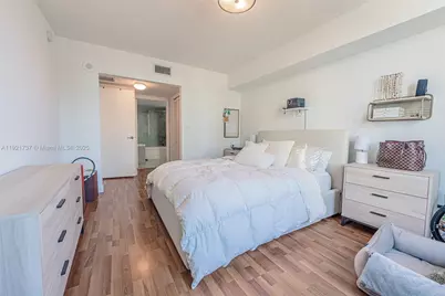 31 SE 5 St #1603, Miami, FL 33131 - Photo 11
