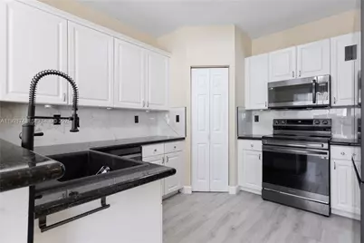 7257 NW 113th Pl, Doral, FL 33178 - Photo 15