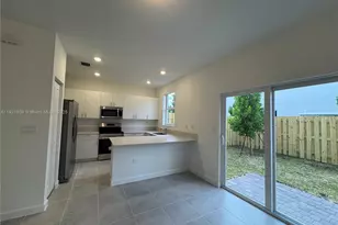 2622 SE 27th Ct, Homestead, FL 33035 - Photo 3