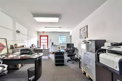 8450 NW 68 St, Doral, FL 33166 - Photo 27