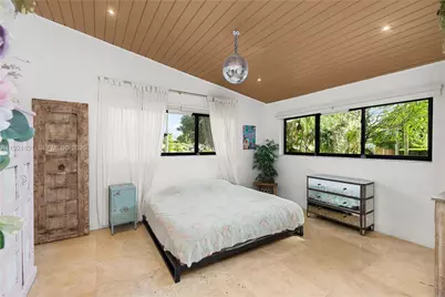 301 NE 115th St, Miami, FL 33161 - Photo 33