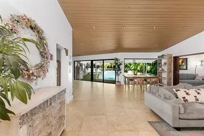 301 NE 115th St, Miami, FL 33161 - Photo 5