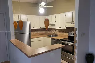 911 NE 199th St, Miami, FL 33179 - Photo 5