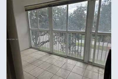 1000 SW 128th Ter #410V, Pembroke Pines, FL 33027 - Photo 3