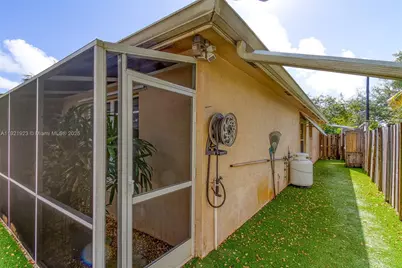 1383 NE 27th St, Pompano Beach, FL 33064 - Photo 15