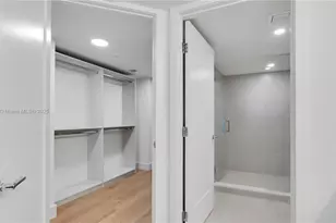 555 NE 34th St, Miami, FL 33137 - Photo 11