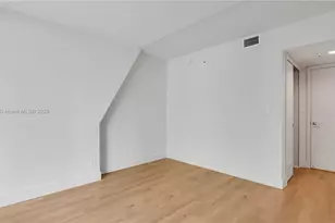 555 NE 34th St, Miami, FL 33137 - Photo 17