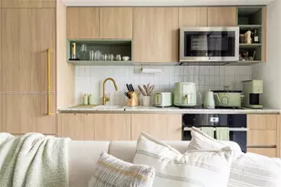 159 NE 6th St, Miami, FL 33132 - Photo 9