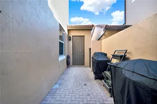 1121 SW 147th Ter, Pembroke Pines, FL 33027 - Photo 25