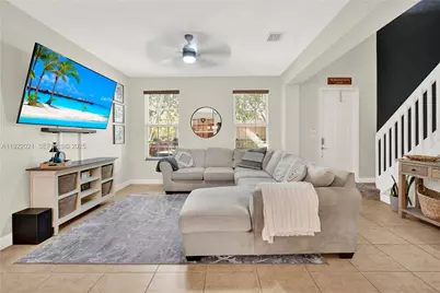 1121 SW 147th Ter, Pembroke Pines, FL 33027 - Photo 5