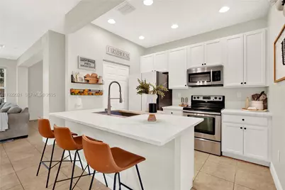 1121 SW 147th Ter, Pembroke Pines, FL 33027 - Photo 11