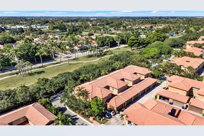 1121 SW 147th Ter, Pembroke Pines, FL 33027 - Photo 31