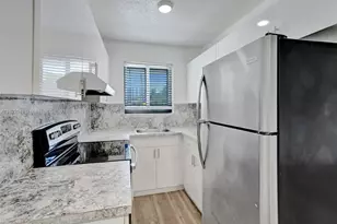 114 SE 8th St, Hallandale Beach, FL 33009 - Photo 19