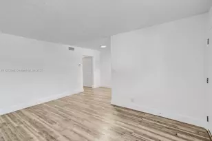 114 SE 8th St, Hallandale Beach, FL 33009 - Photo 13