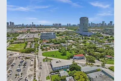 114 SE 8th St #204, Hallandale Beach, FL 33009 - Photo 3