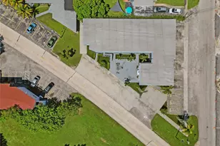 114 SE 8th St, Hallandale Beach, FL 33009 - Photo 11