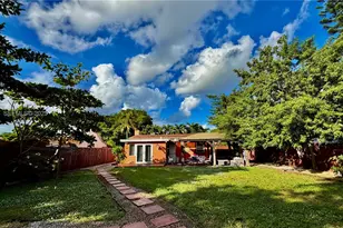 37 SW 11th St, Dania Beach, FL 33004 - Photo 3