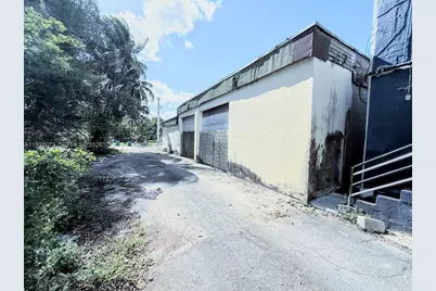 11851 W Dixie Hwy, Miami, FL 33161 - Photo 19