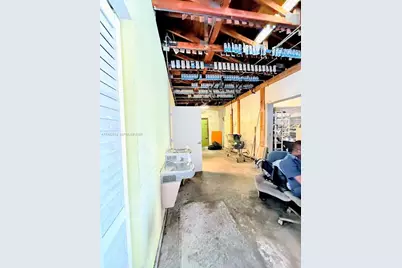 11851 W Dixie Hwy, Miami, FL 33161 - Photo 11