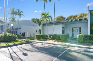 1064 NW 97th Ave, Pembroke Pines, FL 33024 - Photo 3