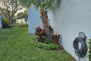 1064 NW 97th Ave, Pembroke Pines, FL 33024 - Photo 39