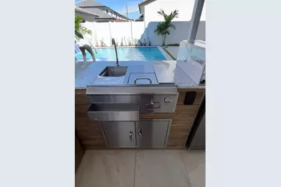 8119 NW 47th Ter, Doral, FL 33166 - Photo 11