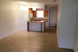 6061 Shaker Wood Cir, Tamarac, FL 33319 - Photo 5