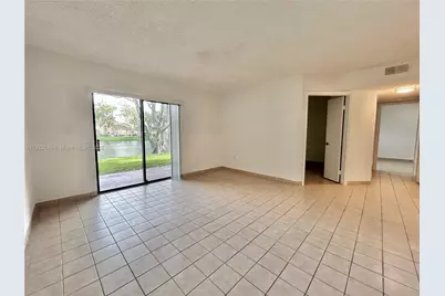 301 Palm Way #104, Pembroke Pines, FL 33025 - Photo 7