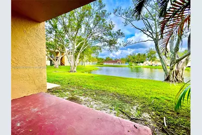 301 Palm Way #104, Pembroke Pines, FL 33025 - Photo 9