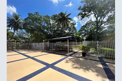 301 Palm Way #104, Pembroke Pines, FL 33025 - Photo 35