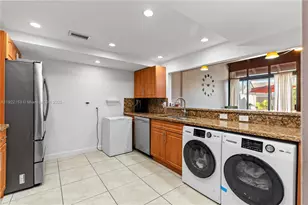 1523 NW 113th Way, Pembroke Pines, FL 33026 - Photo 11