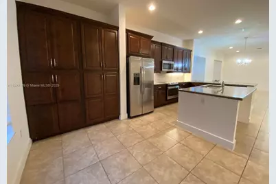 9823 W 34th Ln #9823, Hialeah, FL 33018 - Photo 5