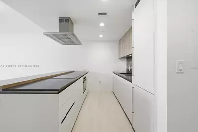 1000 Brickell Plz #3211, Miami, FL 33131 - Photo 3