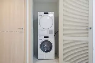 1000 Brickell Plaza, Miami, FL 33131 - Photo 7