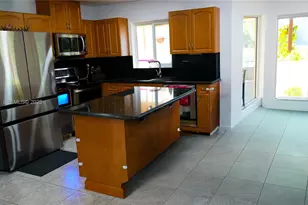 1308 SW 181st Ave, Pembroke Pines, FL 33029 - Photo 5