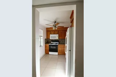 3000 NW 48th Ter #322, Lauderdale Lakes, FL 33313 - Photo 3