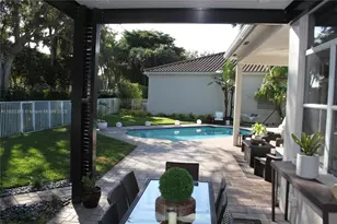 2524 Bay Pointe Ct, Weston, FL 33327 - Photo 5