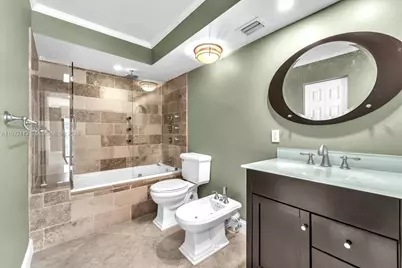 2401 Collins Ave #1807, Miami Beach, FL 33140 - Photo 13