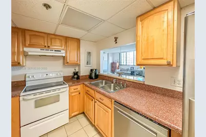 [Address not provided], Miami, FL 33131 - Photo 7