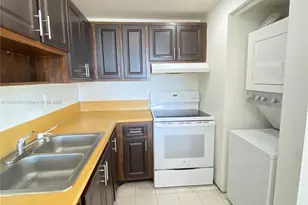 10000 NW 80th Ct, Hialeah Gardens, FL 33016 - Photo 9