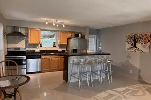 213 SW 5th St, Hallandale Beach, FL 33009 - Photo 3