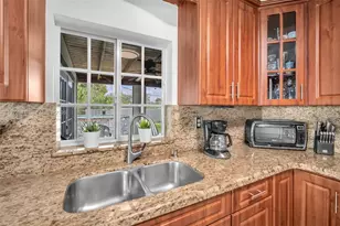 19541 NW 57th Ct, Hialeah, FL 33015 - Photo 11