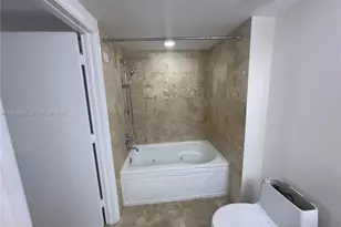 41 SE 5th St, Miami, FL 33131 - Photo 11