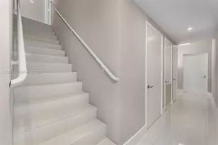 6000 Collins Ave, Miami Beach, FL 33140 - Photo 15