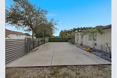 29330 SW 143rd Ave, Homestead, FL 33033 - Photo 5