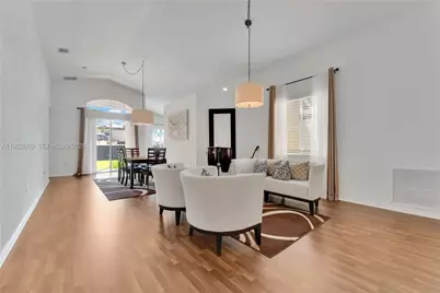 143 SE 22nd Ter, Homestead, FL 33033 - Photo 5