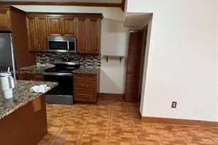 8013 Lake Dr, Doral, FL 33166 - Photo 7