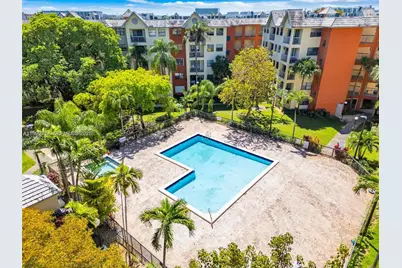 8290 Lake Dr #407, Doral, FL 33166 - Photo 23