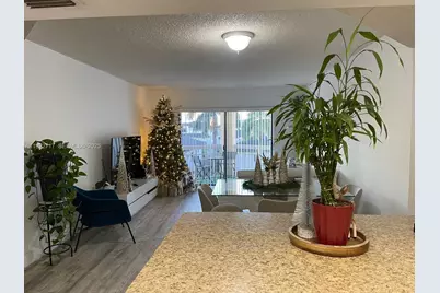 8290 Lake Dr #407, Doral, FL 33166 - Photo 7