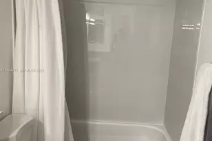 8290 Lake Dr, Doral, FL 33166 - Photo 19